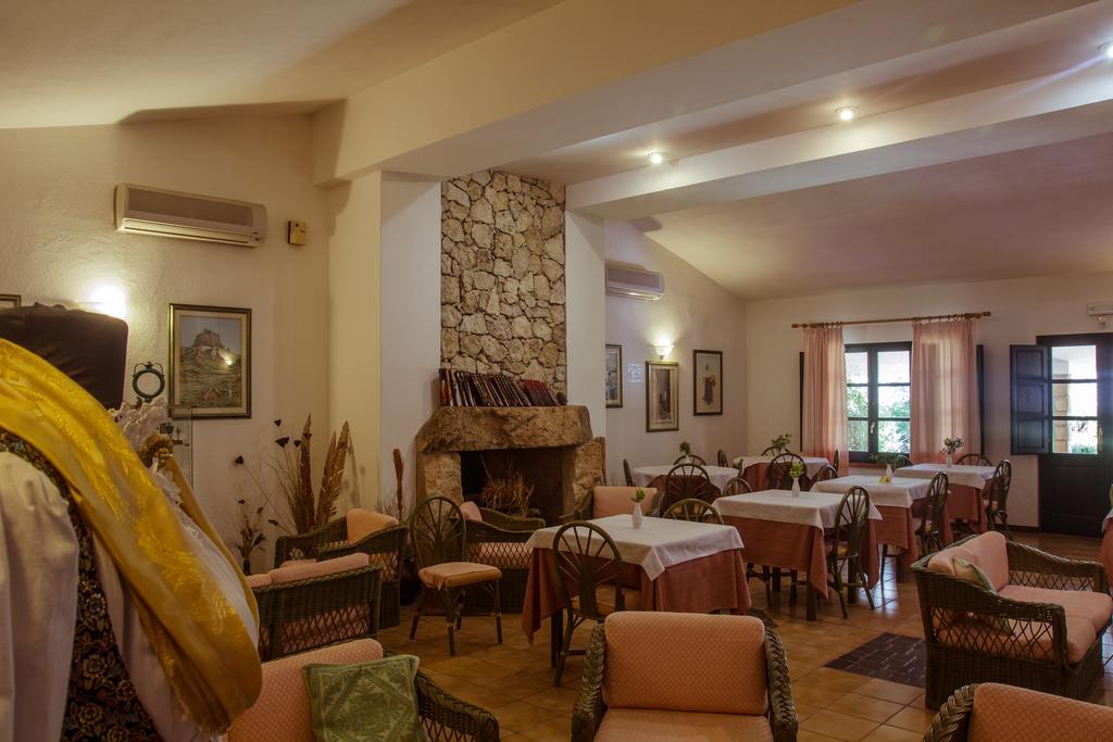 Hotel Ristorante Sa Pedrera Càbras Dış mekan fotoğraf